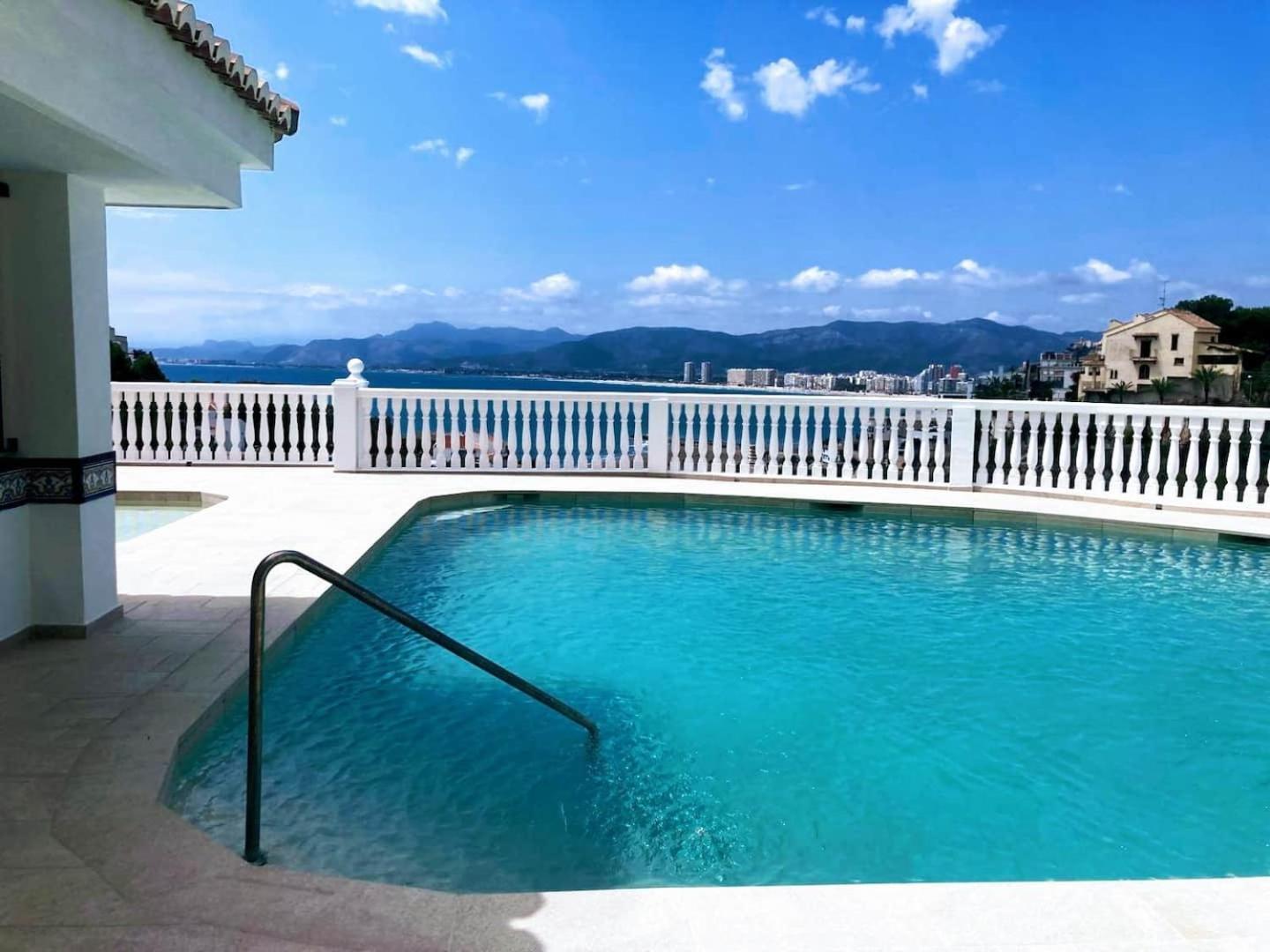 Royal Beach - Appartment With Sea View & Terrace Фаро-де-Куйєра Екстер'єр фото