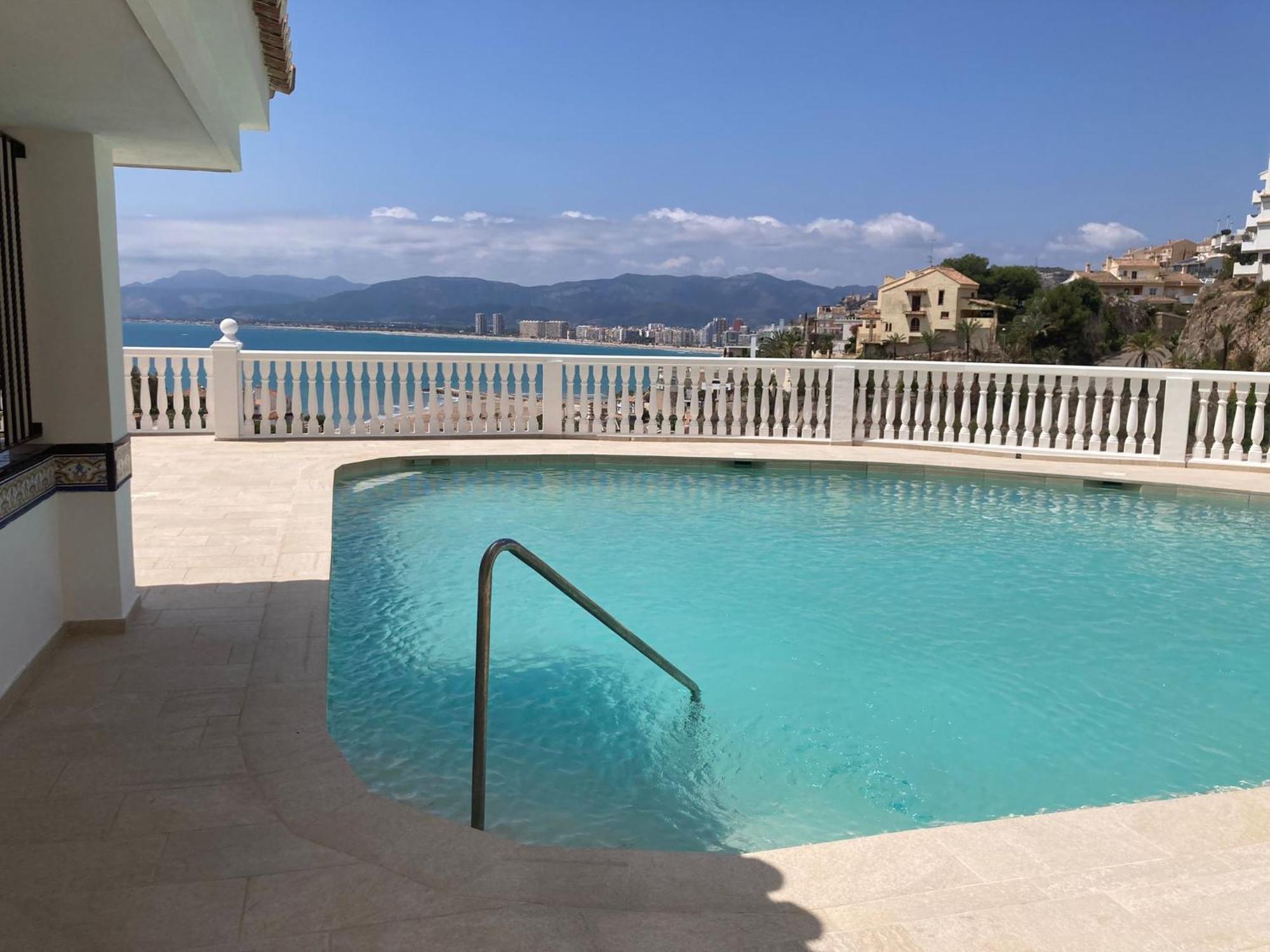 Royal Beach - Appartment With Sea View & Terrace Фаро-де-Куйєра Екстер'єр фото